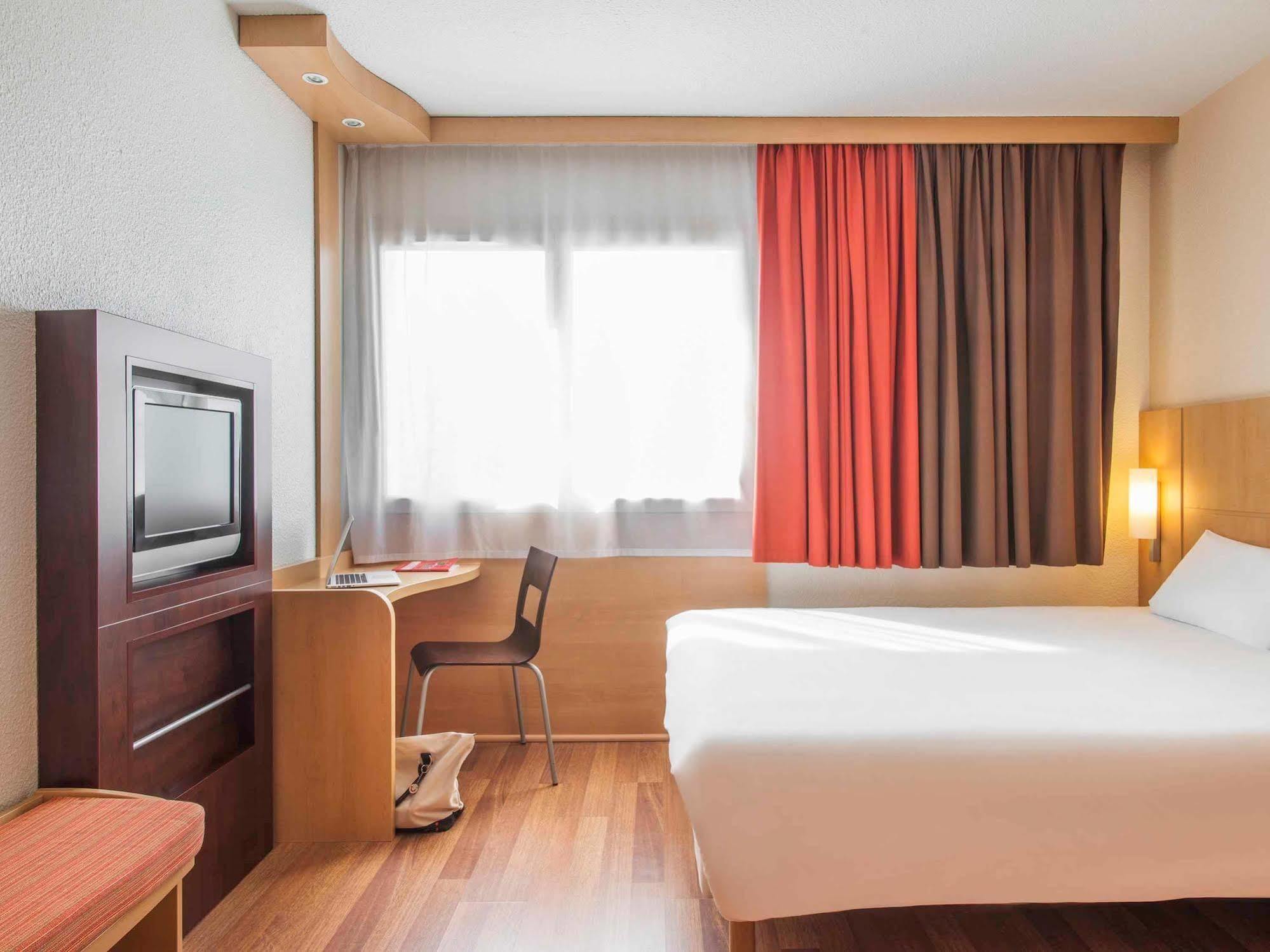 Ibis Cholet Hotel Екстериор снимка